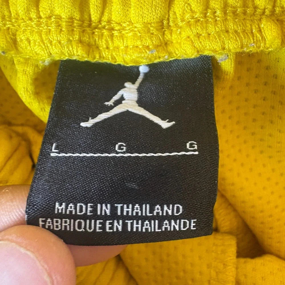 Air Jordan Basketball Shorts Mens 28x10.5 Yellow Logo Mesh Drawstring Athletic